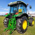 John Deere 5820