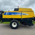 New Holland BB950A Baler