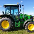 John Deere 5820