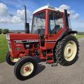 International 585 XL