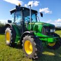 John Deere 5820