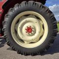International 585 XL