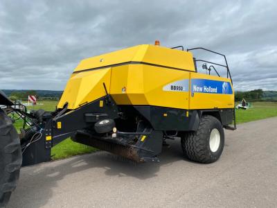 New Holland BB950A Baler