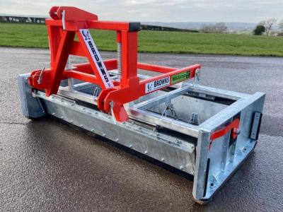 Browns 6'0" Yard Scraper