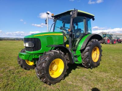 John Deere 5820