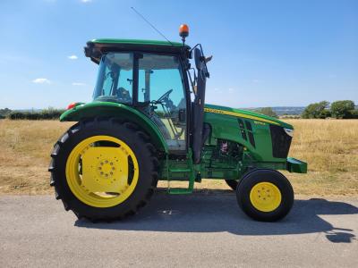 John Deere 5075M