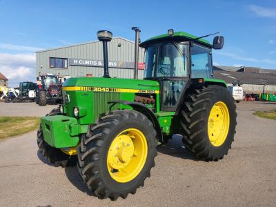 John Deere 3040