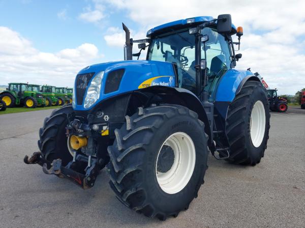 New Holland T7050