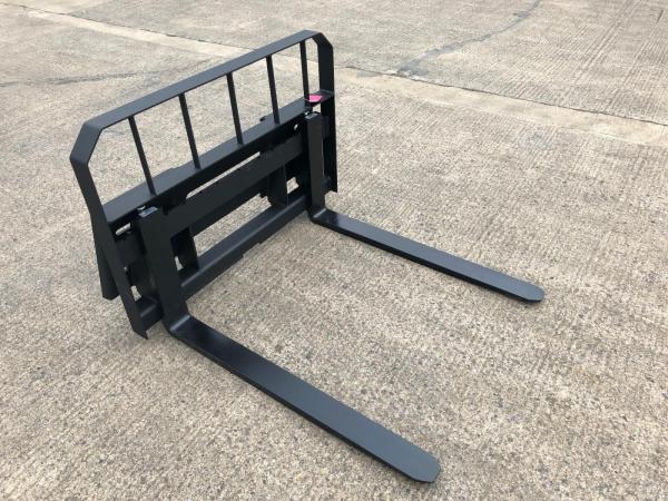 Whites SkidSteer Pallet Forks