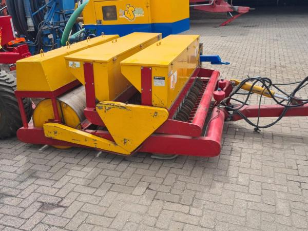 Vredo 2050 Trailed Overseeder